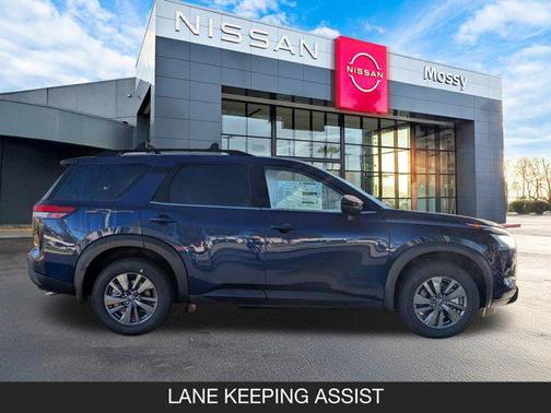 2025 Nissan Pathfinder SV FWD