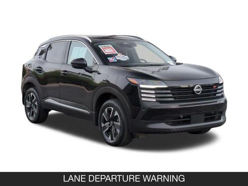 Super Black 2025 Nissan Kicks SR