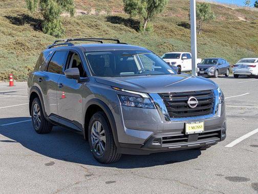 2025 Nissan Pathfinder SV FWD