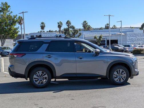 2025 Nissan Pathfinder SV FWD