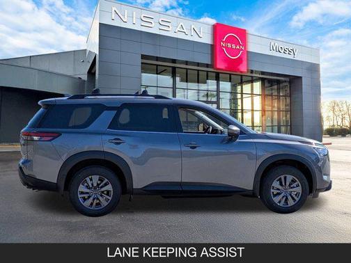 2025 Nissan Pathfinder SV FWD