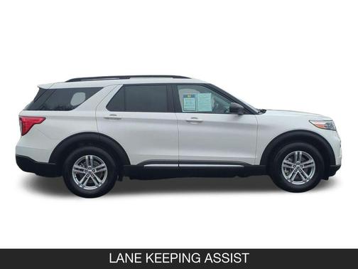 Star White Metallic Tri-Coat 2022 Ford Explorer XLT
