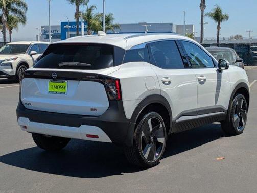 2025 Nissan Kicks SR