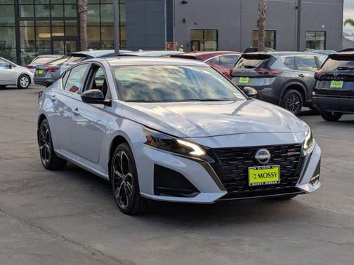 2025 Nissan Altima SR FWD