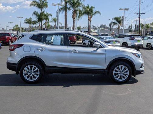 Brilliant Silver Metallic 2020 Nissan Rogue Sport SV