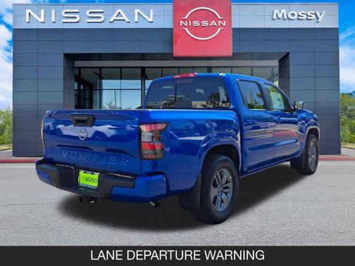 2025 Nissan Frontier SV