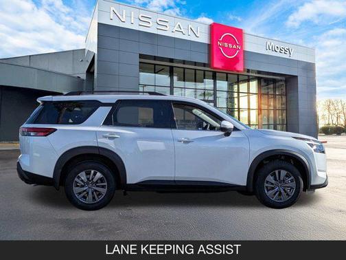 2025 Nissan Pathfinder SV FWD