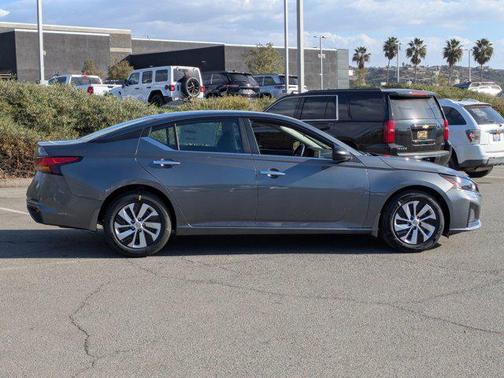 2025 Nissan Altima S FWD