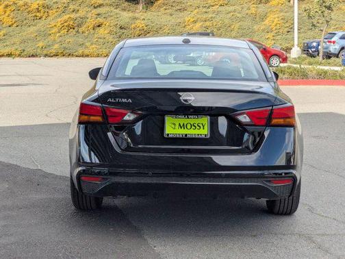 2025 Nissan Altima S FWD