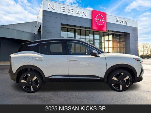2025 Nissan Kicks SR
