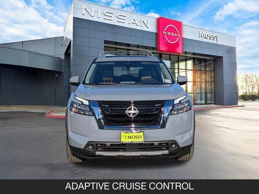 2025 Nissan Pathfinder Platinum 4WD