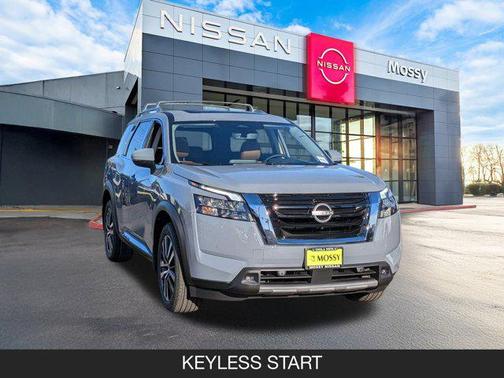 2025 Nissan Pathfinder Platinum 4WD