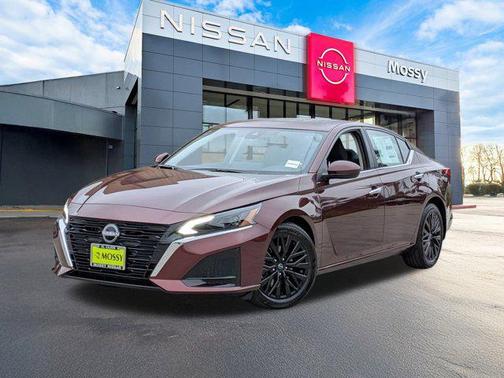 2025 Nissan Altima SV FWD