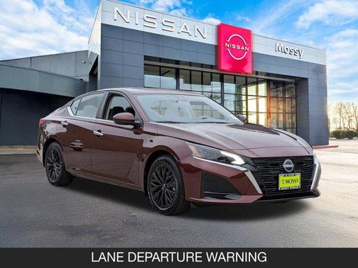 2025 Nissan Altima SV FWD