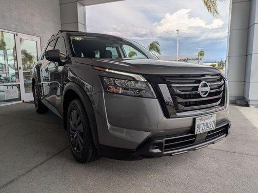 2023 Nissan Pathfinder SV