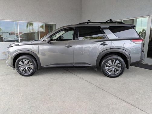 2023 Nissan Pathfinder SV