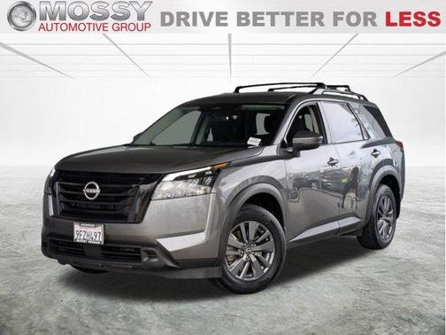 2023 Nissan Pathfinder SV