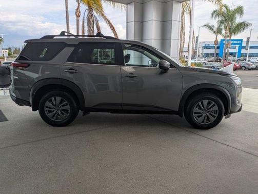 2023 Nissan Pathfinder SV