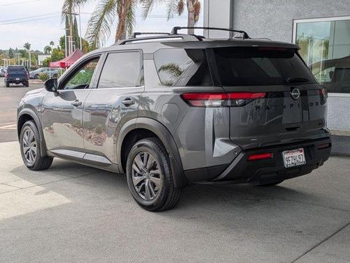 2023 Nissan Pathfinder SV