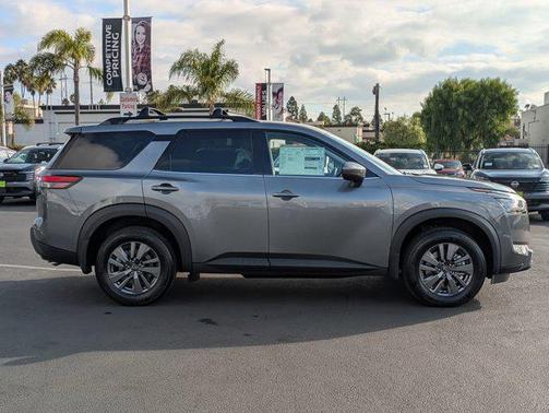 2025 Nissan Pathfinder SV FWD