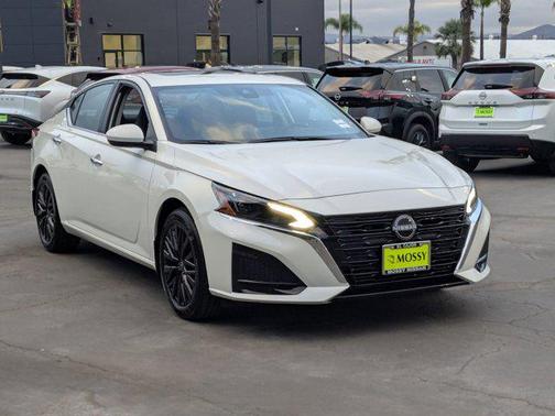 2025 Nissan Altima SV FWD