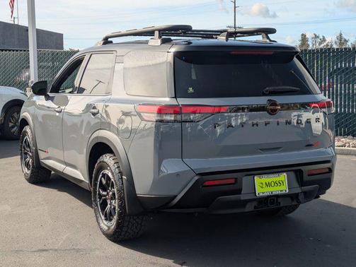 Boulder Gray Pearl/Super Black 2026 Nissan Pathfinder Rock Creek