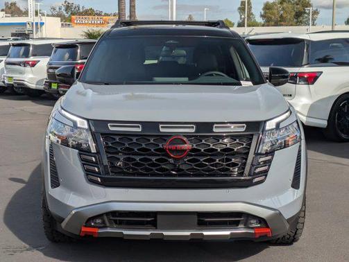 Boulder Gray Pearl/Super Black 2026 Nissan Pathfinder Rock Creek