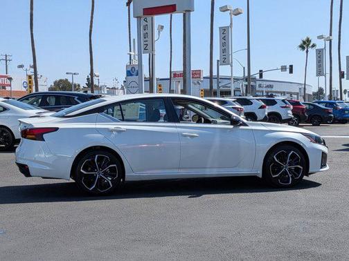 2025 Nissan Altima SR FWD
