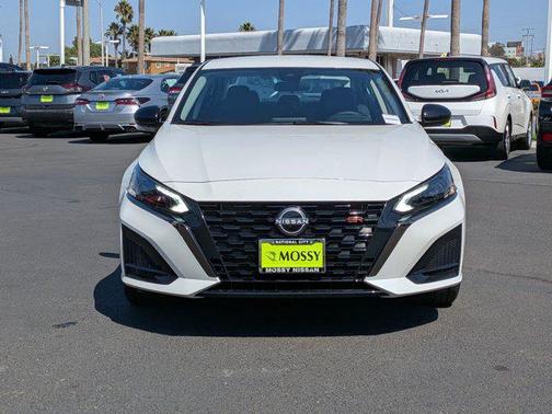 2025 Nissan Altima SR FWD