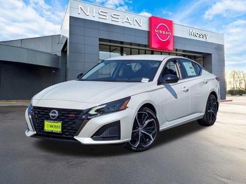 2025 Nissan Altima SR FWD