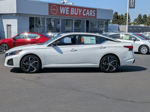 2025 Nissan Altima SR FWD