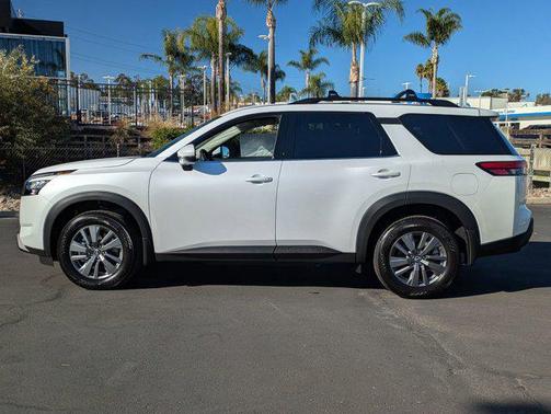 2025 Nissan Pathfinder SV FWD
