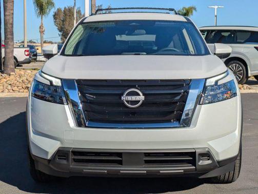 2025 Nissan Pathfinder SV FWD
