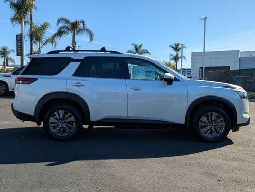 2025 Nissan Pathfinder SV FWD