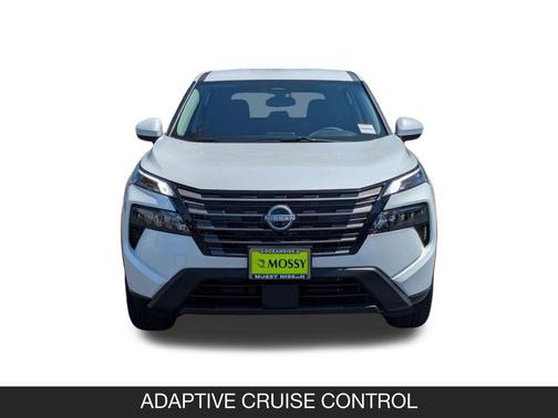 Everest White Pearl Tricoat 2026 Nissan Rogue SV