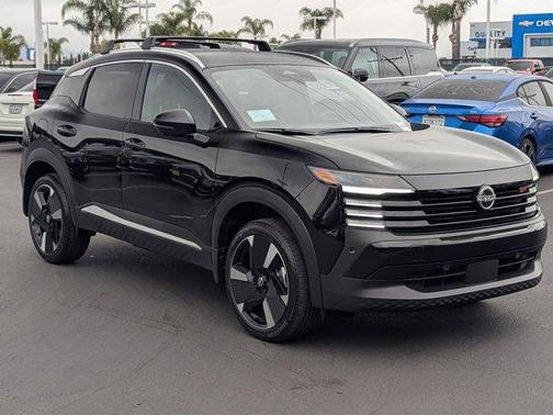2025 Nissan Kicks SR