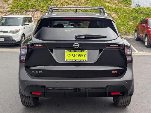 2025 Nissan Kicks SR