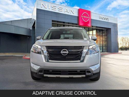 2025 Nissan Pathfinder SL FWD