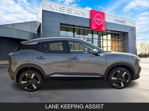 2025 Nissan Kicks SR