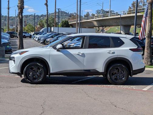Everest White Pearl Tricoat 2026 Nissan Rogue SV