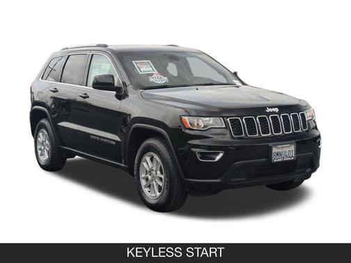 Diamond Black Crystal Pearlcoat 2019 Jeep Grand Cherokee Laredo