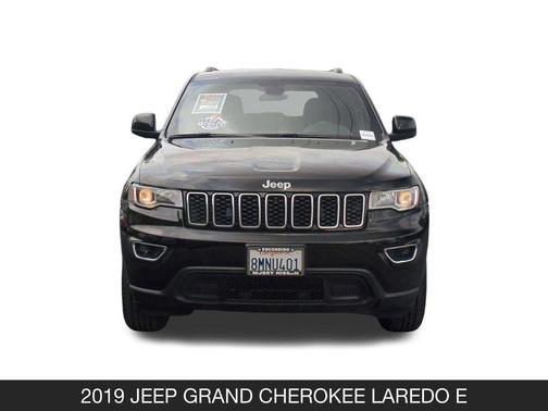 Diamond Black Crystal Pearlcoat 2019 Jeep Grand Cherokee Laredo