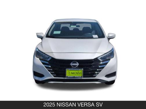 Aspen White Tricoat 2025 Nissan Versa 1.6 SV