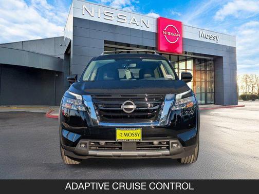 2025 Nissan Pathfinder Platinum FWD