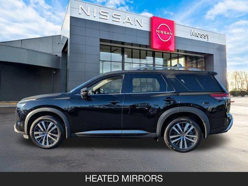 2025 Nissan Pathfinder Platinum FWD