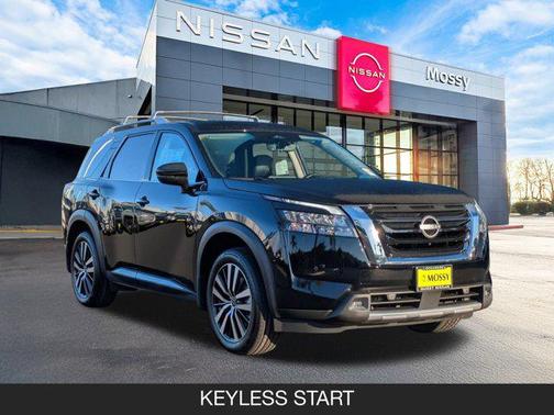 2025 Nissan Pathfinder Platinum FWD