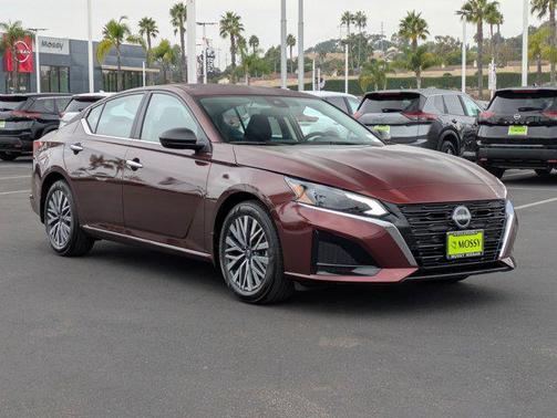 2025 Nissan Altima SV FWD