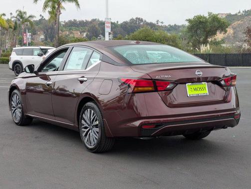 2025 Nissan Altima SV FWD