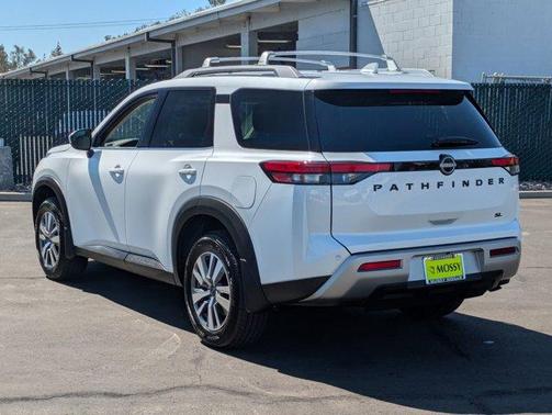 2025 Nissan Pathfinder SL