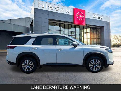 2025 Nissan Pathfinder SL FWD